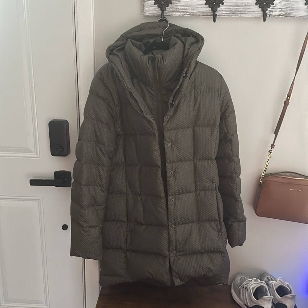 Women’s North face winter coat- size medium
